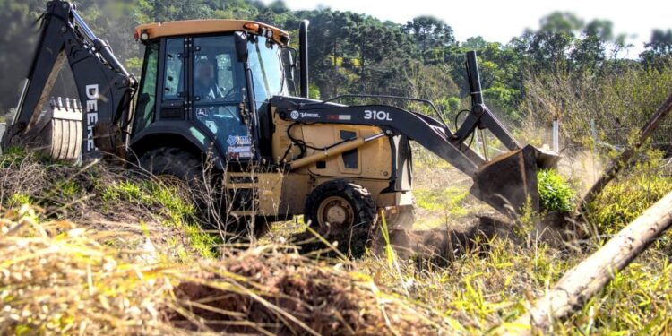 Prefeitura de Cotia realiza reintegração de posse em cumprimento a decisão judicial