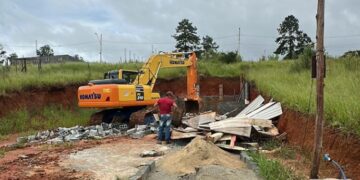 Prefeitura cumpre decisão judicial em loteamento clandestino no Caputera