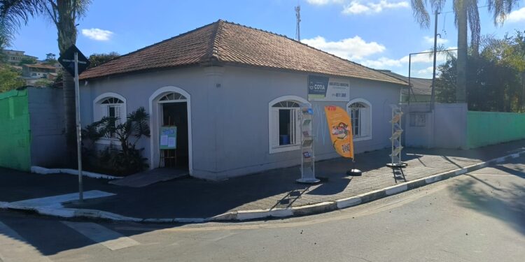 Entre livros e confete: Biblioteca Carlos Drummond, em Caucaia, comemora 33 anos