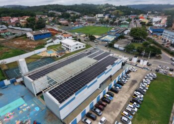Prefeitura inaugura usina solar e vai economizar R$ 4 milhões dos cofres públicos