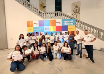 Alunos de Cotia recebem certificados de capacitação profissional no Palácio dos Bandeirantes