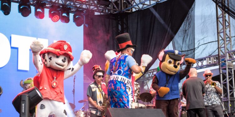 Patrulha Canina e Carreta do Dogão animam os 170 anos de Cotia