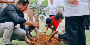 Plantio de 170 mudas de árvores marca celebração dos 170 anos de Cotia