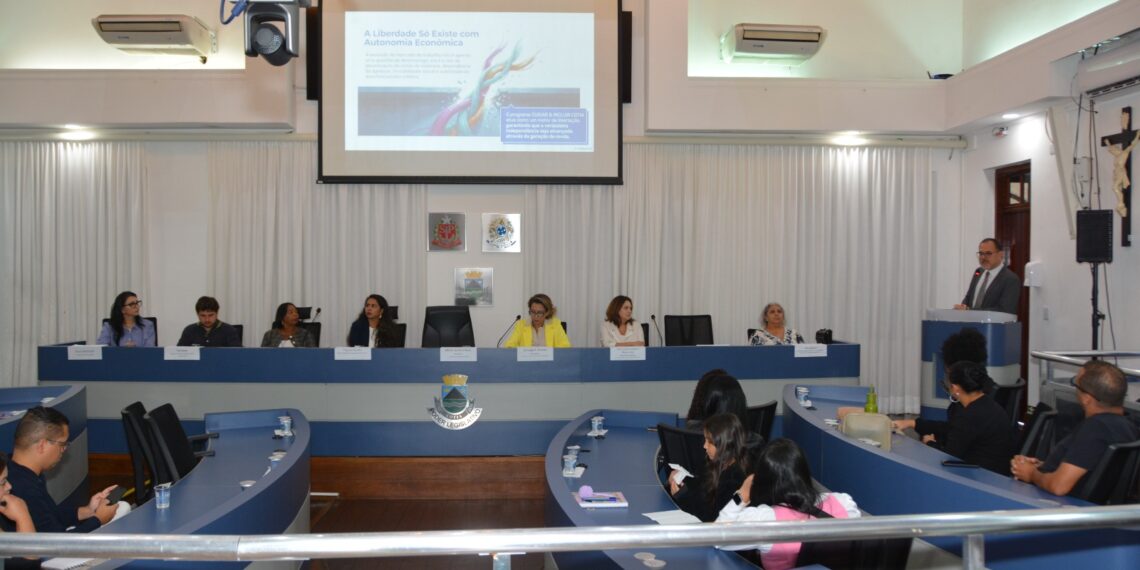 Cotia começa a redesenhar caminhos de inclusão com fórum da empregabilidade