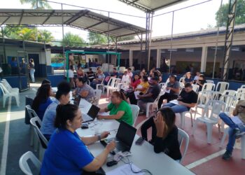 Mais de 300 pessoas participam de Feirão de Emprego