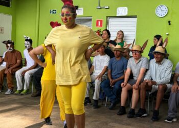 Inclusão em cena: Apae de Cotia apresenta ‘Os Saltimbancos’ no Teatro Municipal”