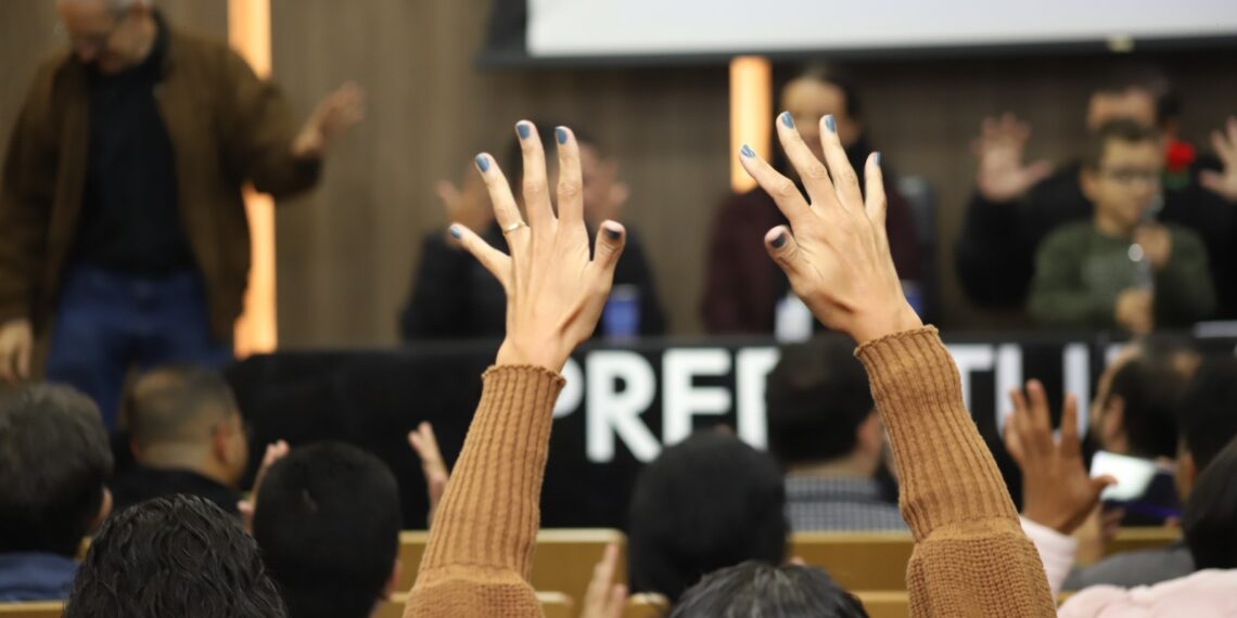 Cotia amplia inclusão com serviço de atendimento em Libras para pessoas surdas