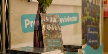 Alunos da EJA lançam livro com histórias de vida, poesia e superação