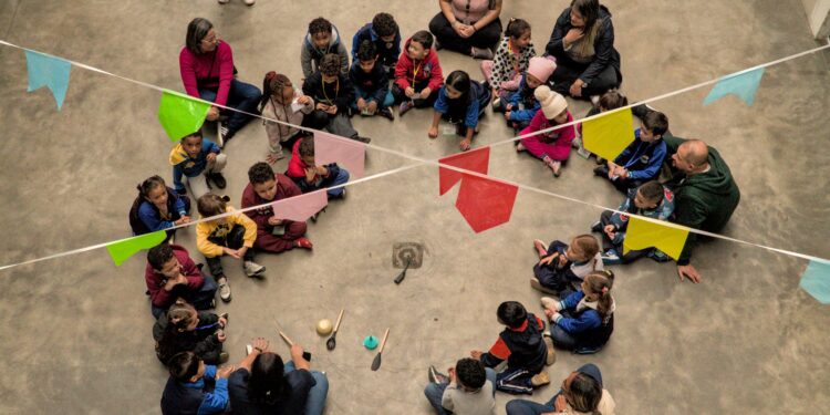 Semana do Brincar transforma escolas em territórios de imaginação, aprendizagem e afeto