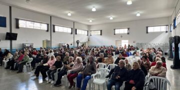 Procon de Cotia promove ação de conscientização para pessoas idosas