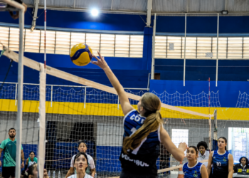 Cotia amplia oferta de esporte gratuito com parceria no Programa VivaVôlei