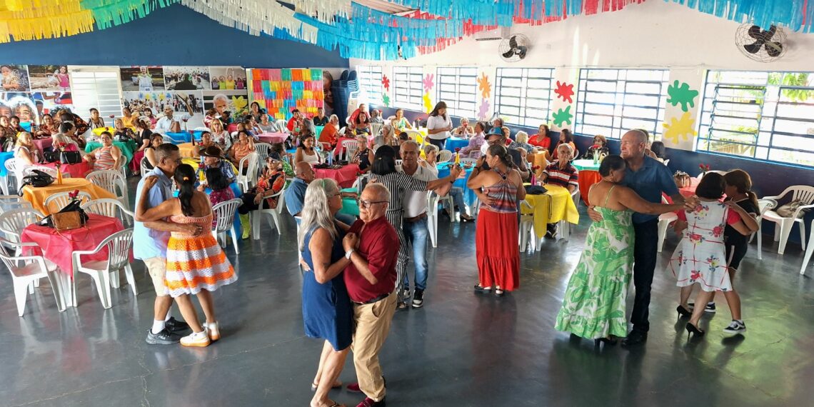 Baile 60+ promete tarde de dança e confraternização em Caucaia do Alto