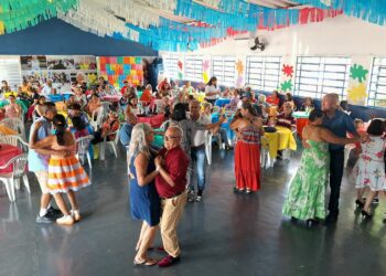 Baile 60+ promete tarde de dança e confraternização em Caucaia do Alto