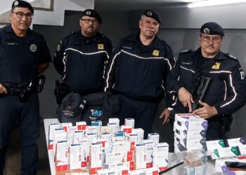 Guarda Civil impede roubo de mais de R$ 116 mil em medicamentos e prende dupla em flagrante em Cotia