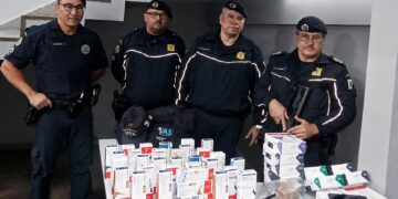 Guarda Civil impede roubo de mais de R$ 116 mil em medicamentos e prende dupla em flagrante em Cotia