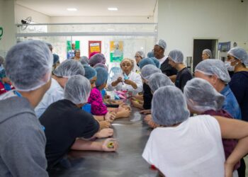Oficina de cupcake vira espaço de convivência e cuidado para crianças atendidas pelo CAPS