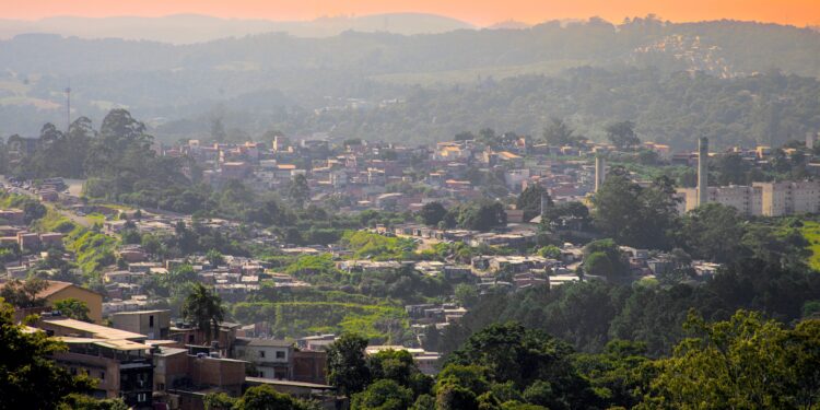 Previsão de ciclone faz Defesa Civil de Cotia reforçar equipes de plantão
