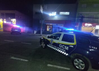 Câmeras do Smart Cotia ajudam GCM a prender dupla por furto de cabos em agência bancária