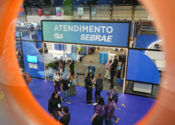 Caravana do Sebrae leva empreendedores de Cotia à Feira do Empreendedor
