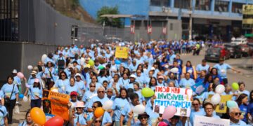 Quase 500 pessoas participam da Caminhada da Pessoa Idosa