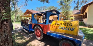 Memória e encontro de gerações marca vivência de atendidos do CRAS Caucaia no Sitio da Felicidade