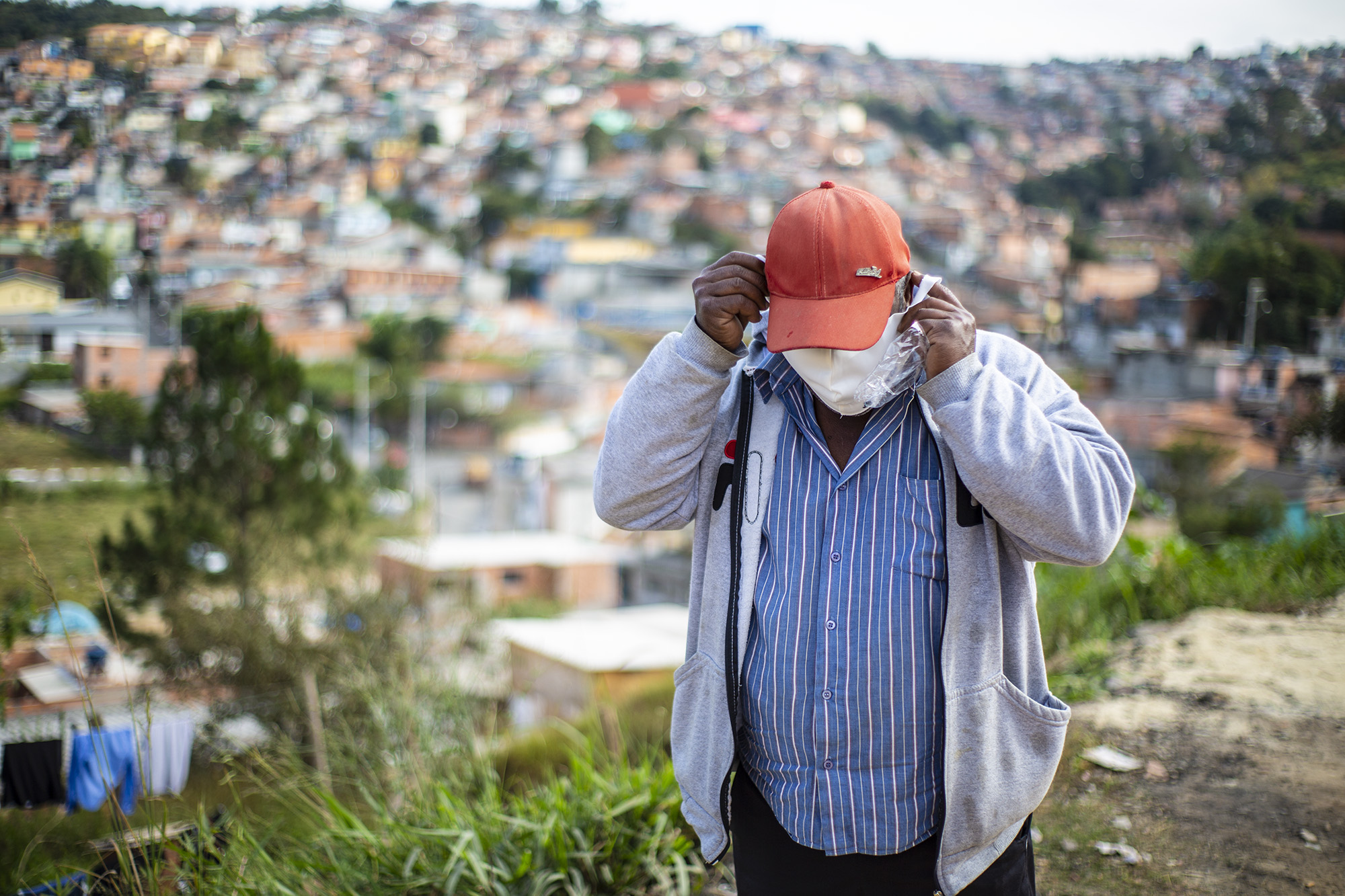 Milhares de máscaras já foram distribuídas pela Prefeitura de Cotia